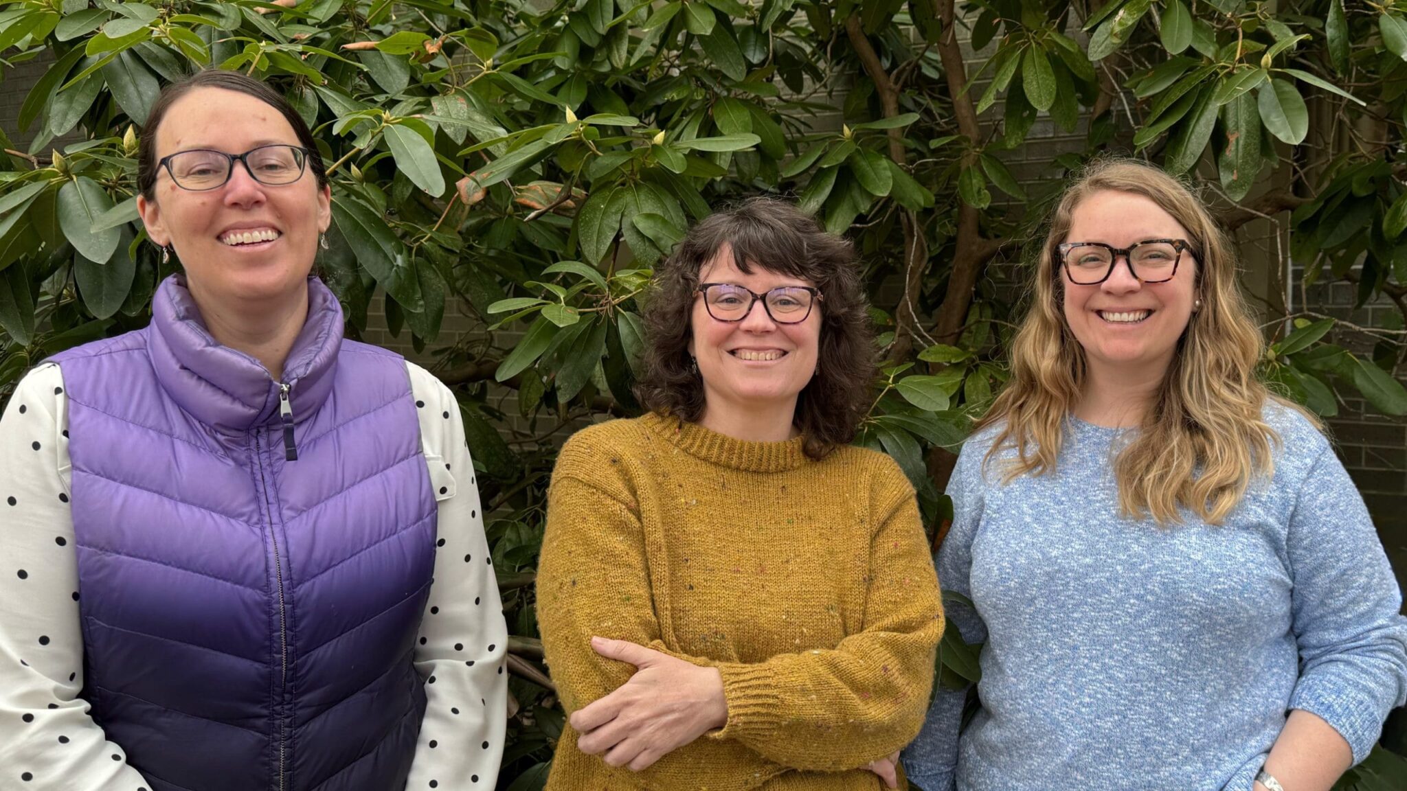 3 women in a group picture.